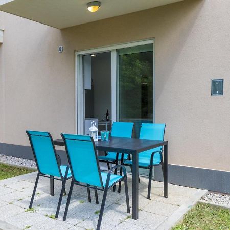 Apartments Mb Crikvenica Buitenkant foto