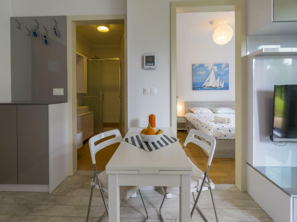 Apartments Mb Crikvenica Buitenkant foto